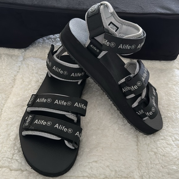 Alife Dad Sandals New Never Worn - Picture 4 of 7